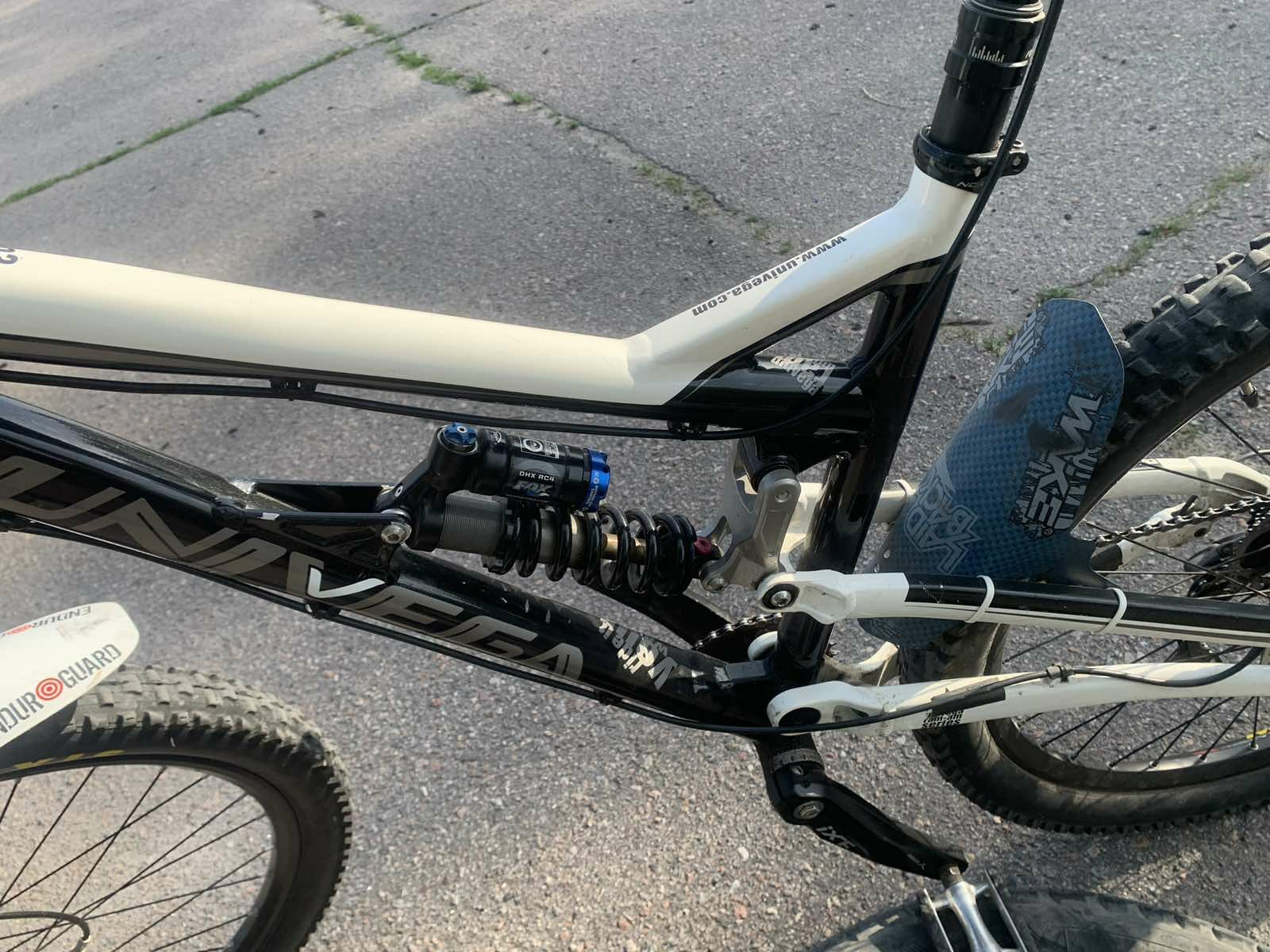 Двухподвес Univega 27,5 Rock Shox Dartmoor Fox Specialized