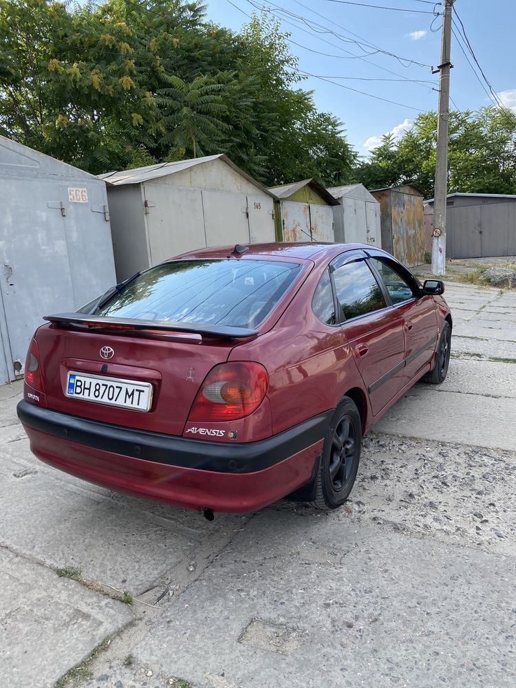 Toyota Avensis 2.0 автомат