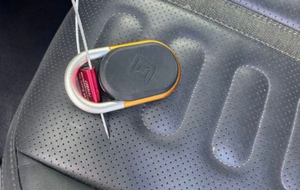 Продам Rivian r1s 2023