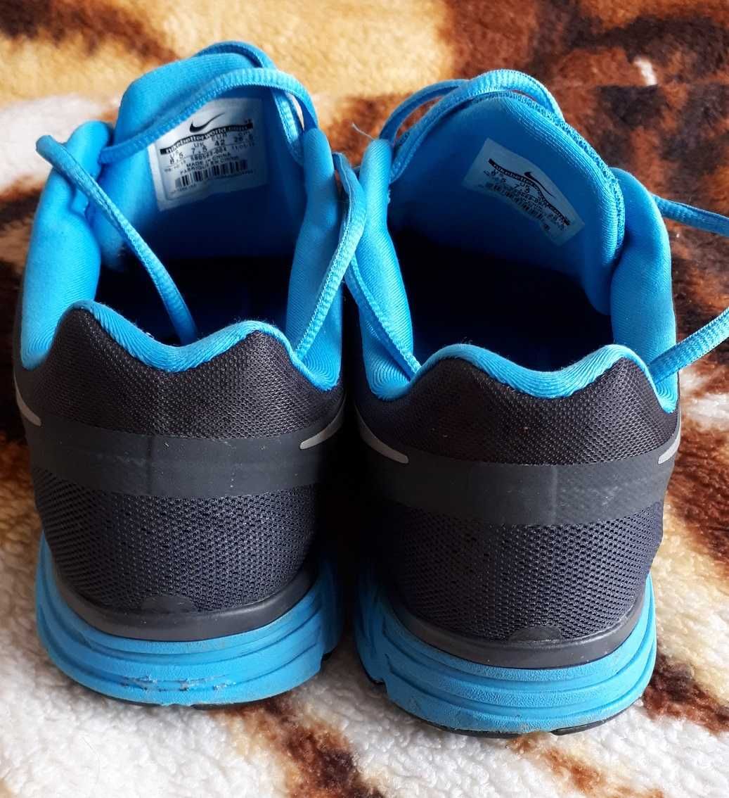 Nike Zoom Vomero 8 rozmiar 42