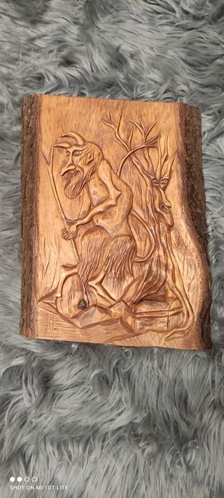 Płaskorzeźba Diabeł ze skarbem