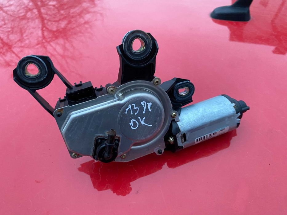 Silniczek wycieraczki tył Audi A3 8P    a4 a6