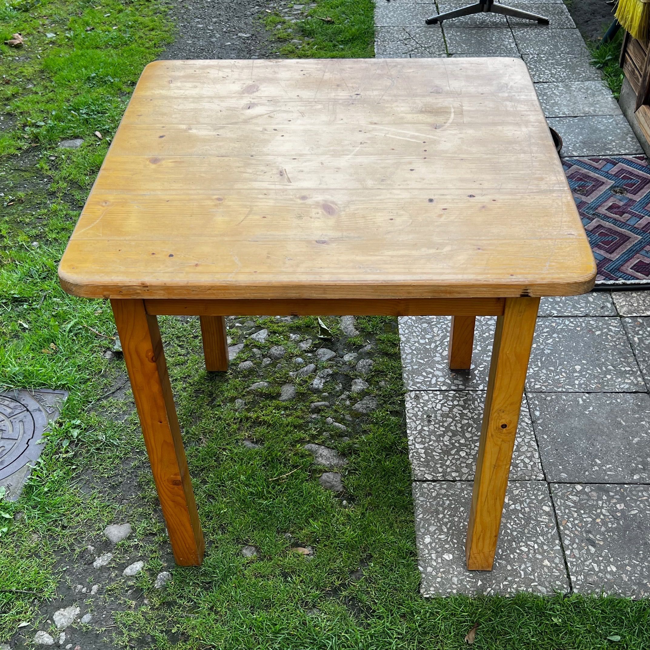 Stół drewniany kwadratowy