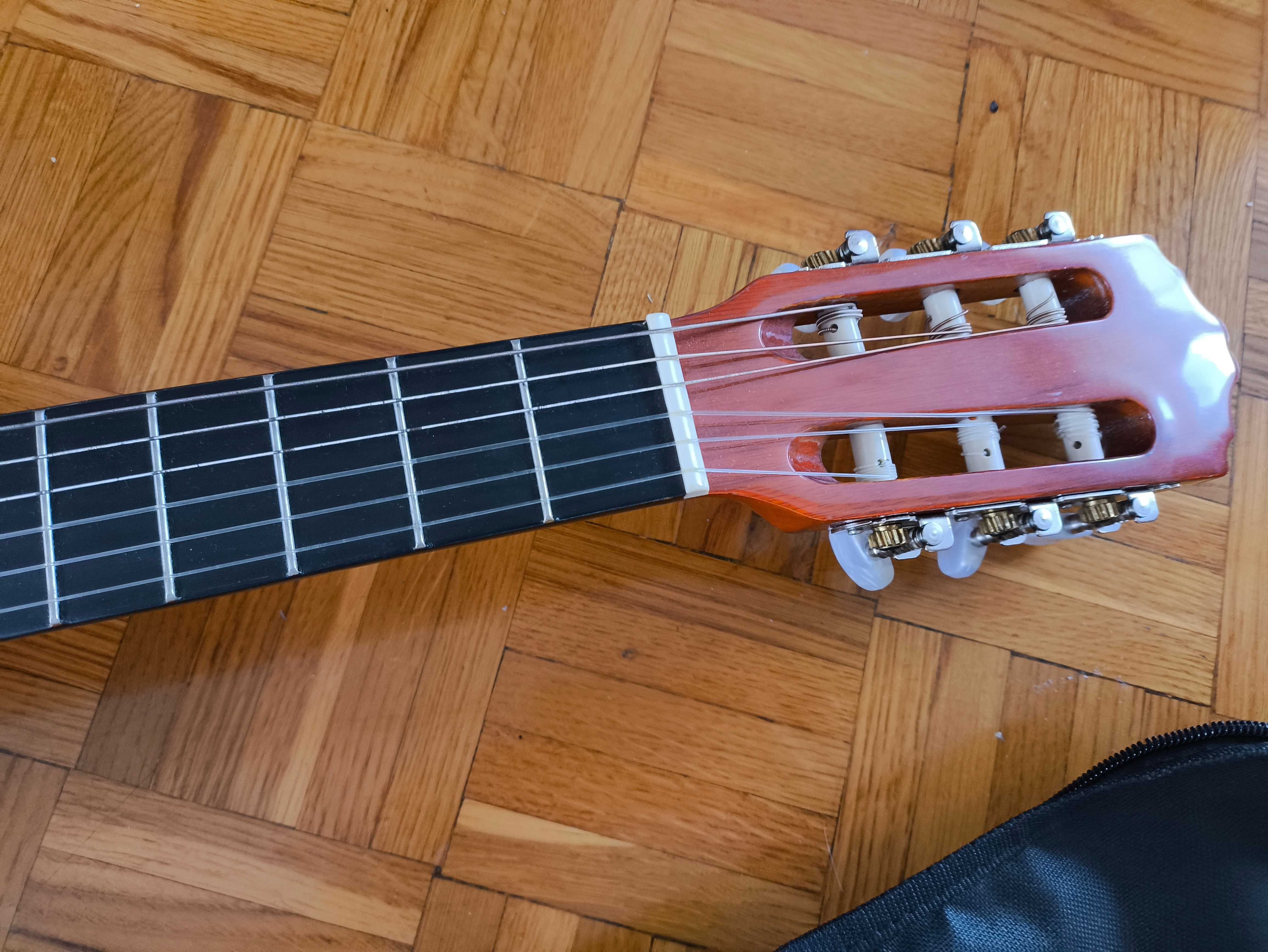Gitara Ever play