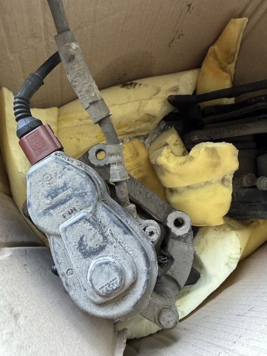 Zaciski hamulcowe tył Audi Q5 8R lift A4 B8 A5