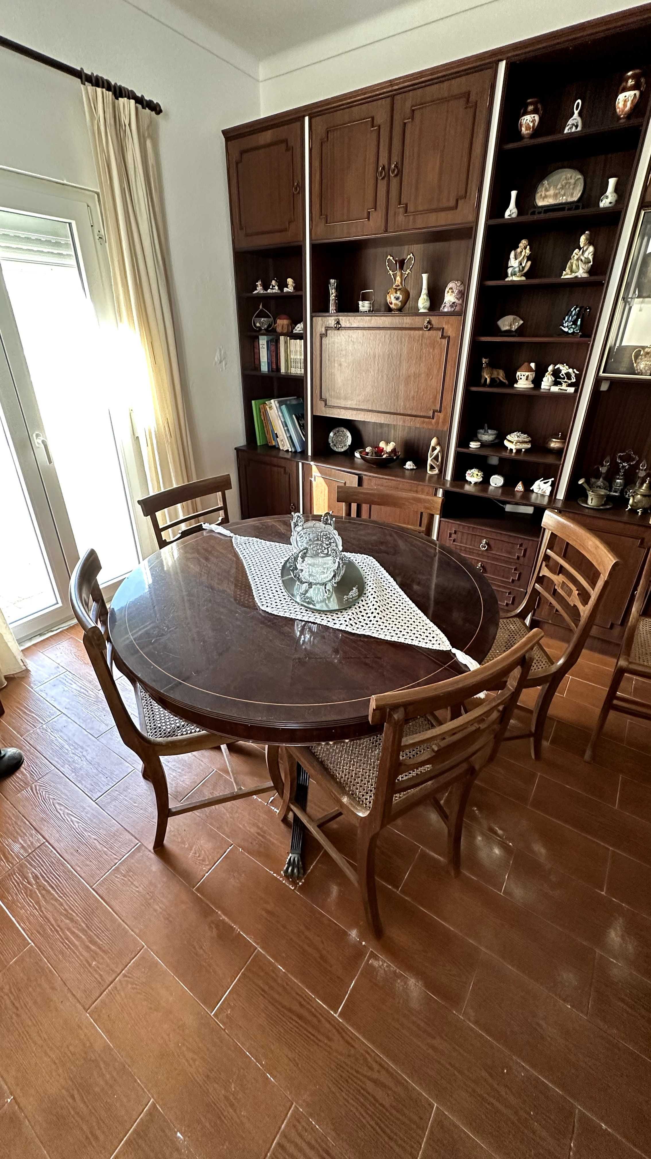 Conjunto mesa e cadeiras (pode ser vendido em separado)