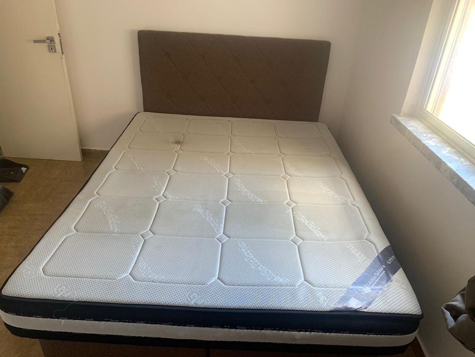 Cama com cabeceira + colchão