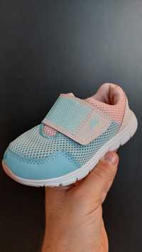 Adidasy buty sportowe dziewczęce Martes r.25 super lekkie i elastyczne