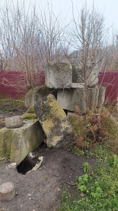 Майже Подарую фундаментний блок