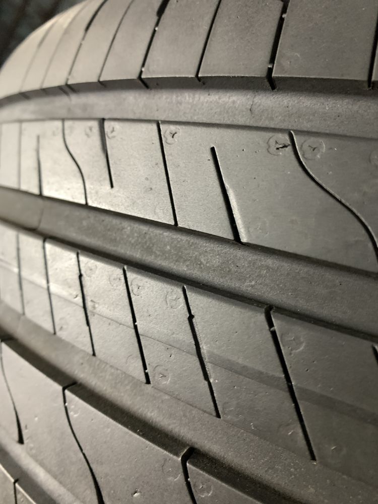 Шины б/у лето 215/55 17 Goodyaer ultra grip perfomance 2