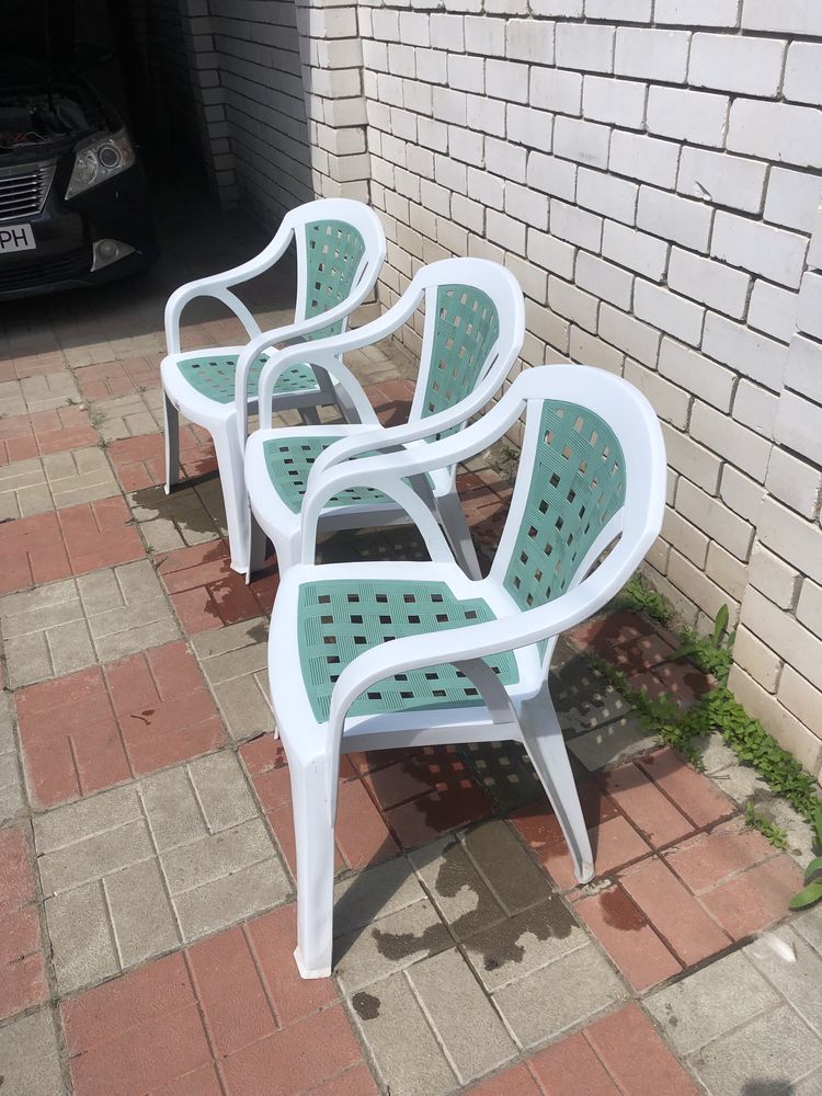 Продам новые фирменные пластиковые стулья Siesta