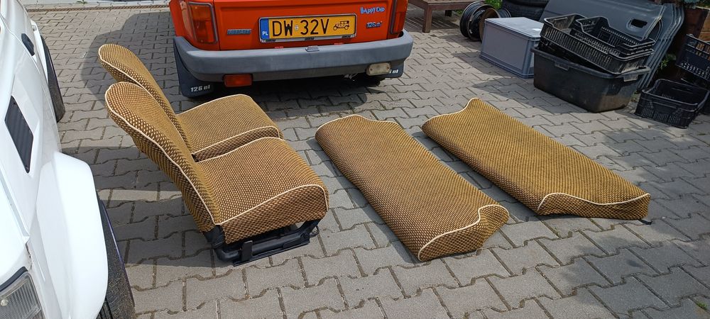 Fiat 126p fotele wąskie kanapa tylna i oparcie z nowymi pokrowcami