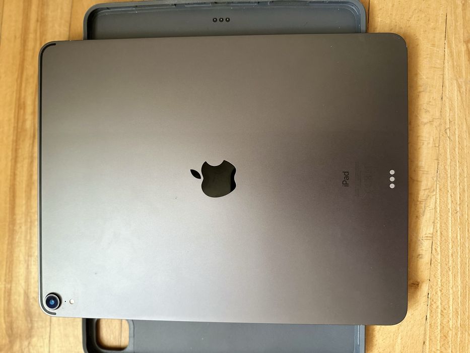 iPad Pro 12.9 (3. Gen 2018), 256 GB, etui z klawiaturą + rysik