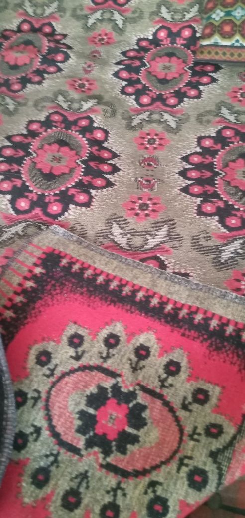 Український текстиль(килим-ряднина та подушка)