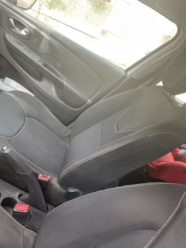 Carro Renault clio em bom estado geral