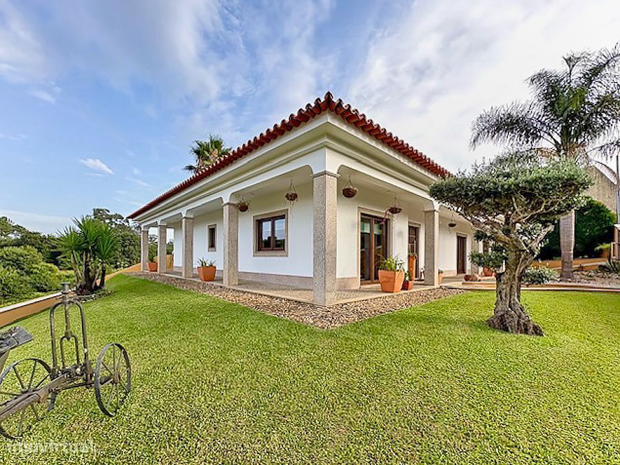 Moradia T3 Isolada com jardim em Escapães.