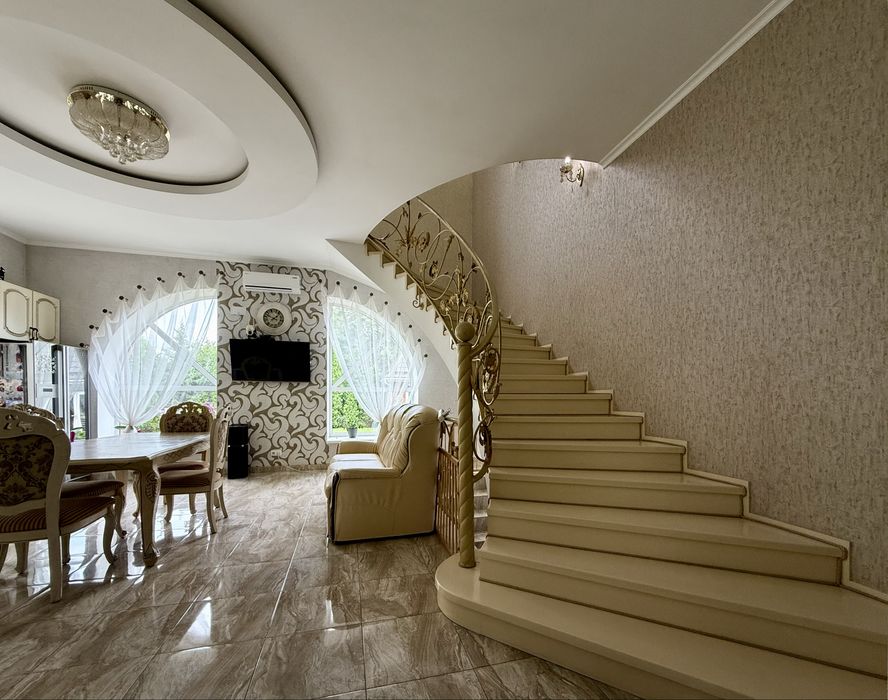 Будинок у нагірній частині міста, район ресторану «Armenia»