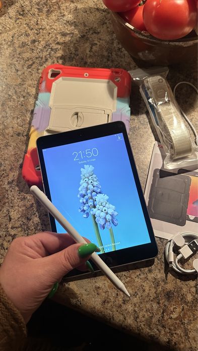 Tablet iPad Apple Retina + nowe etui + nowy kabel - cały zestaw