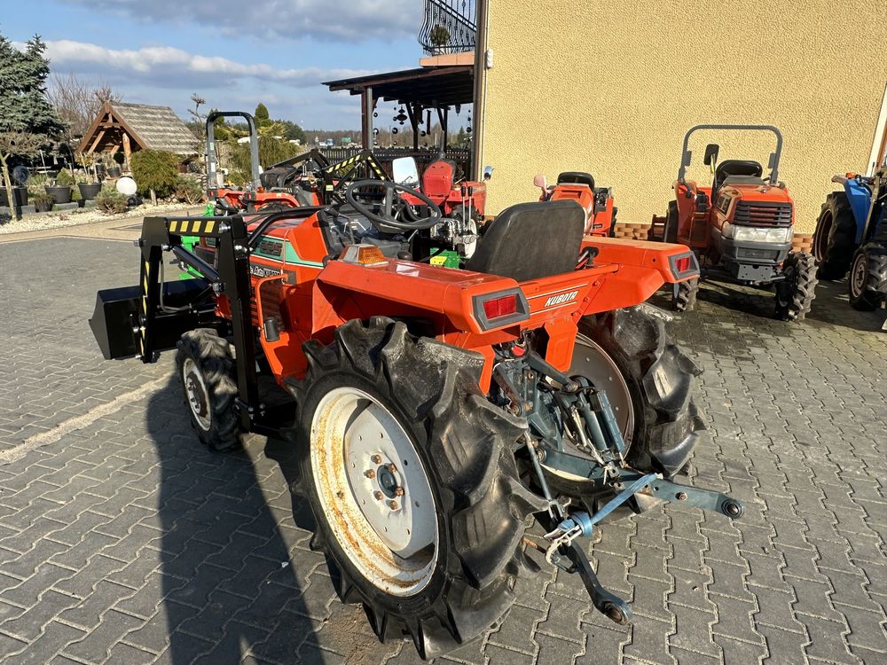 Mini traktor Kubota L1-225D 4x4 wspomaganie