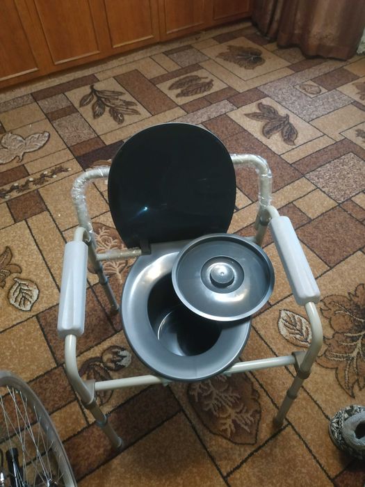Стул-туалет для пожилых и мало мобильных людей