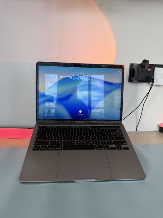MacBook Pro 13" (2020, M1, 16ГБ RAM / 512ГБ SSD)