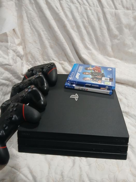 Playstation 4(Pro) com jogos e controles