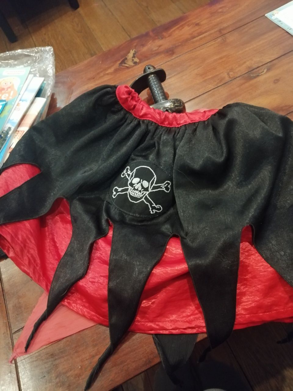 Strój, przebranie i akcesoria piratki.