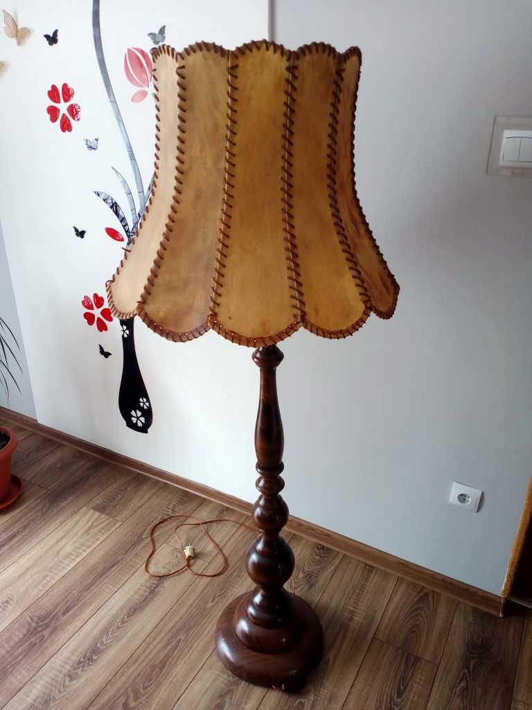 Lampa stojąca  z abażurem