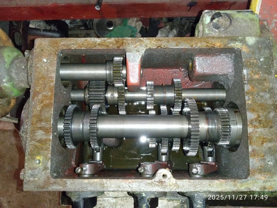 Токарний станок тв4