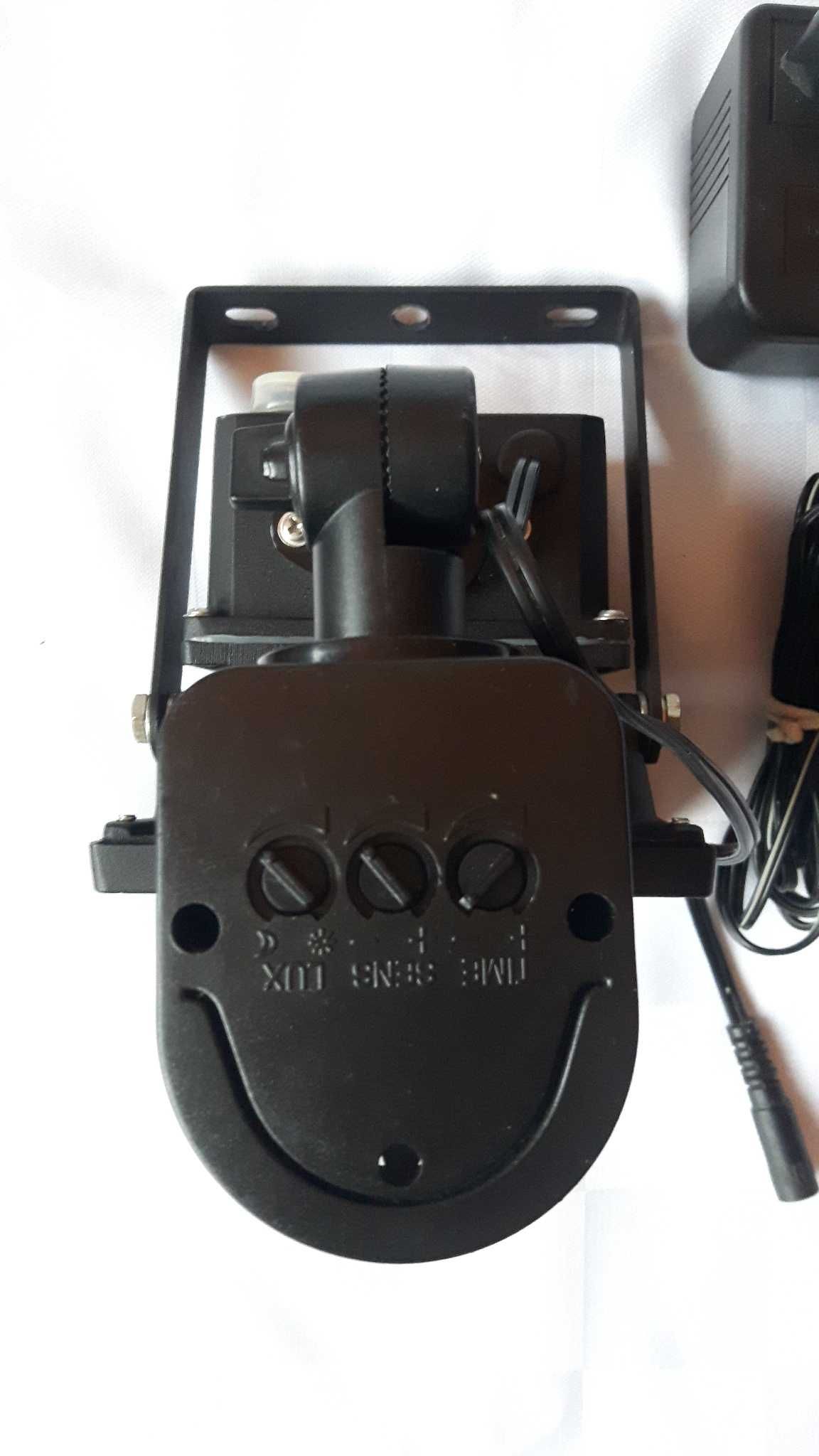 Lampa/halogen z czujnikiem ruchu