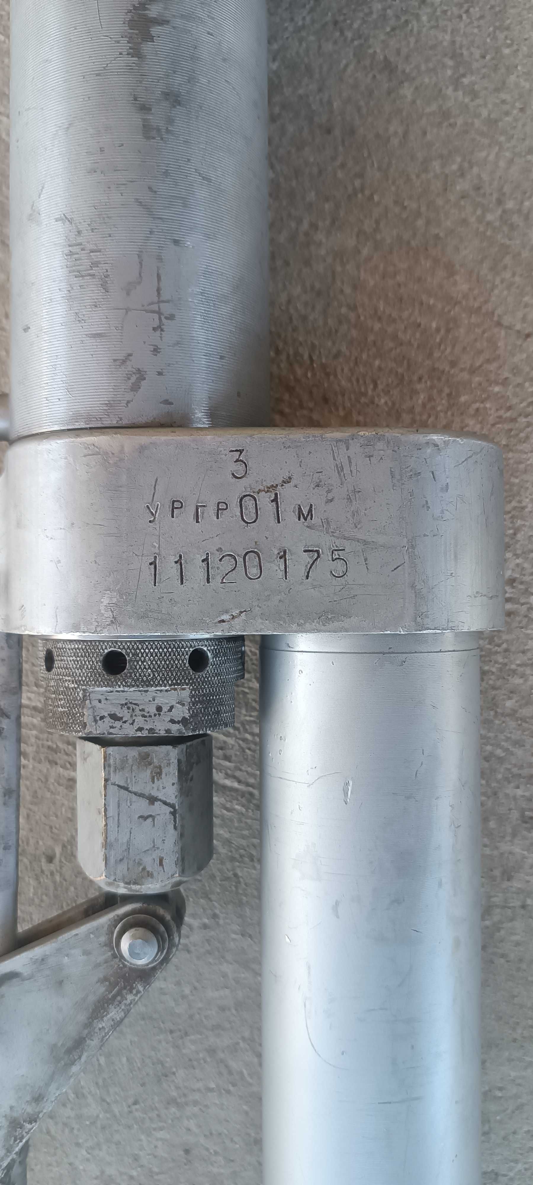 Універсальний ручний гідравлічний різак УРГР-01М б/в