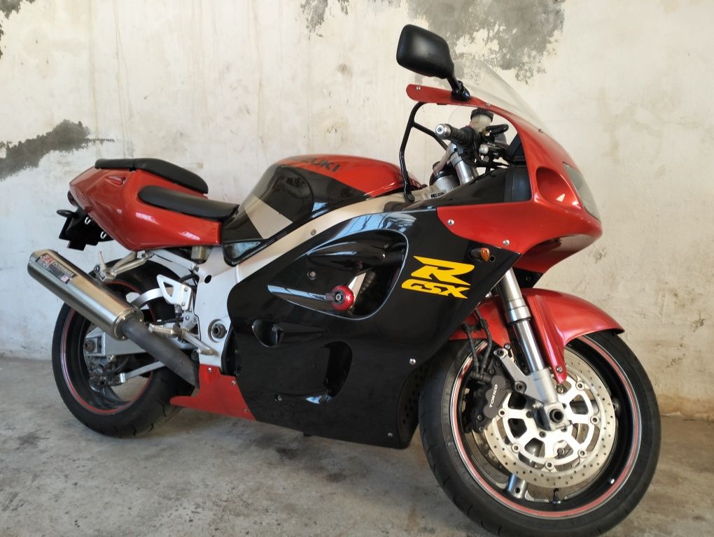 Suzuki GSXR 750.