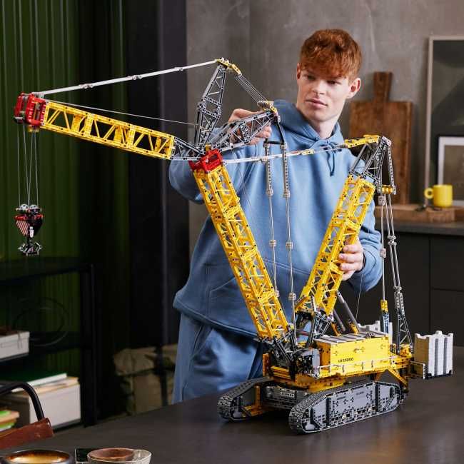 Конструктор LEGO Technic Гусеничний підйомний кран Liebherr LR 13000