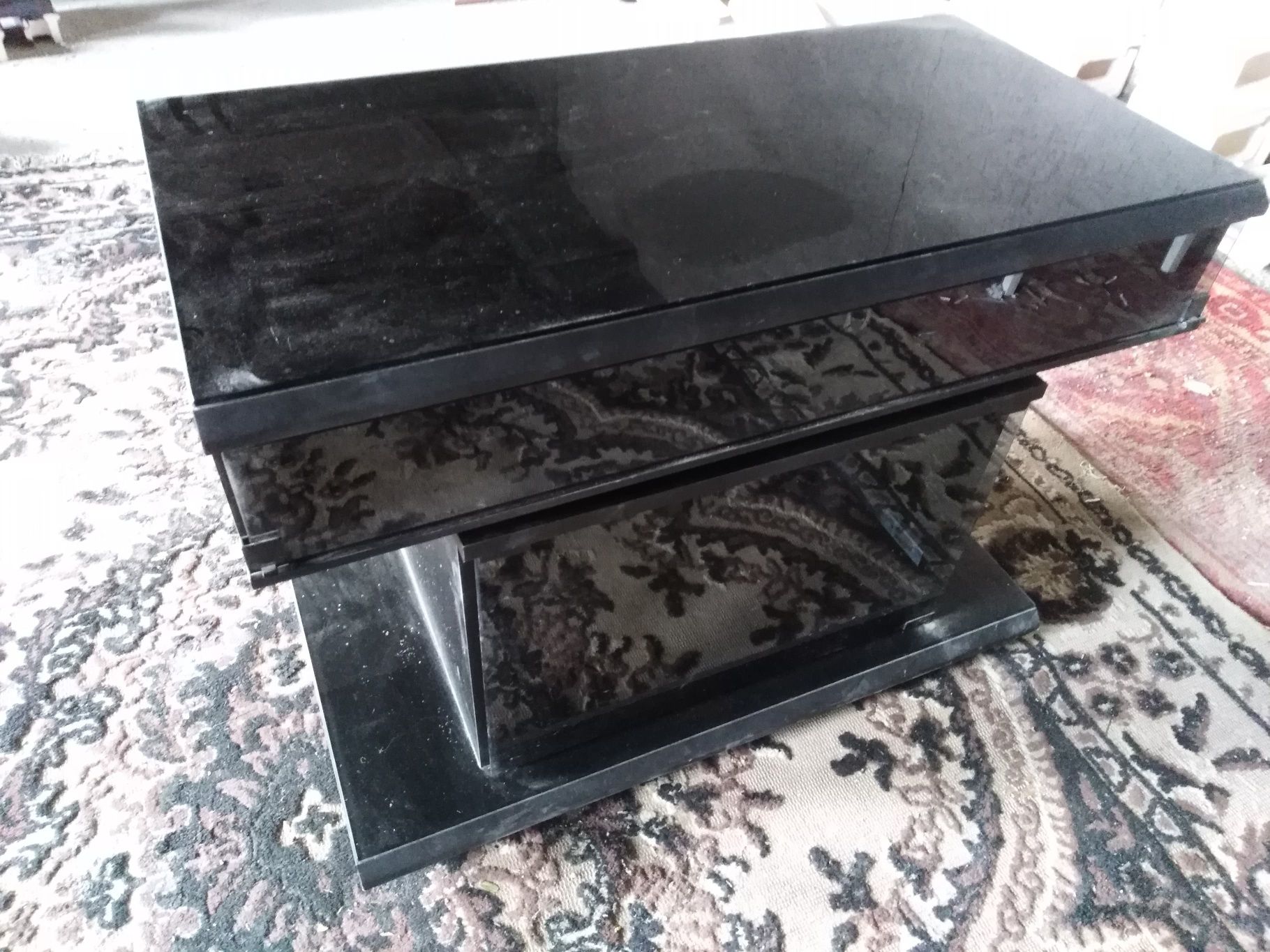 Czarna szafka pod telewizor