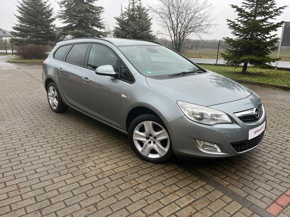 Opel Astra J 1.4 turbo 140 KM 2011