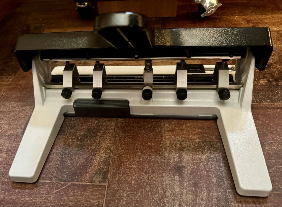 Furador Leitz Akto 5114