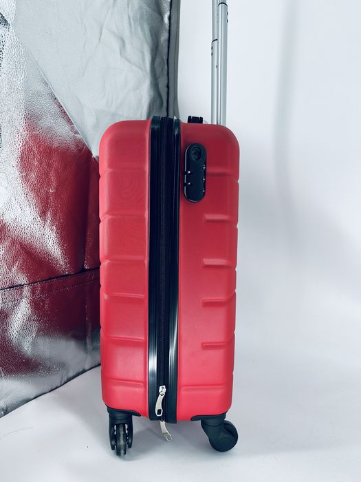 Nowa super walizka kabinowa/ walizki