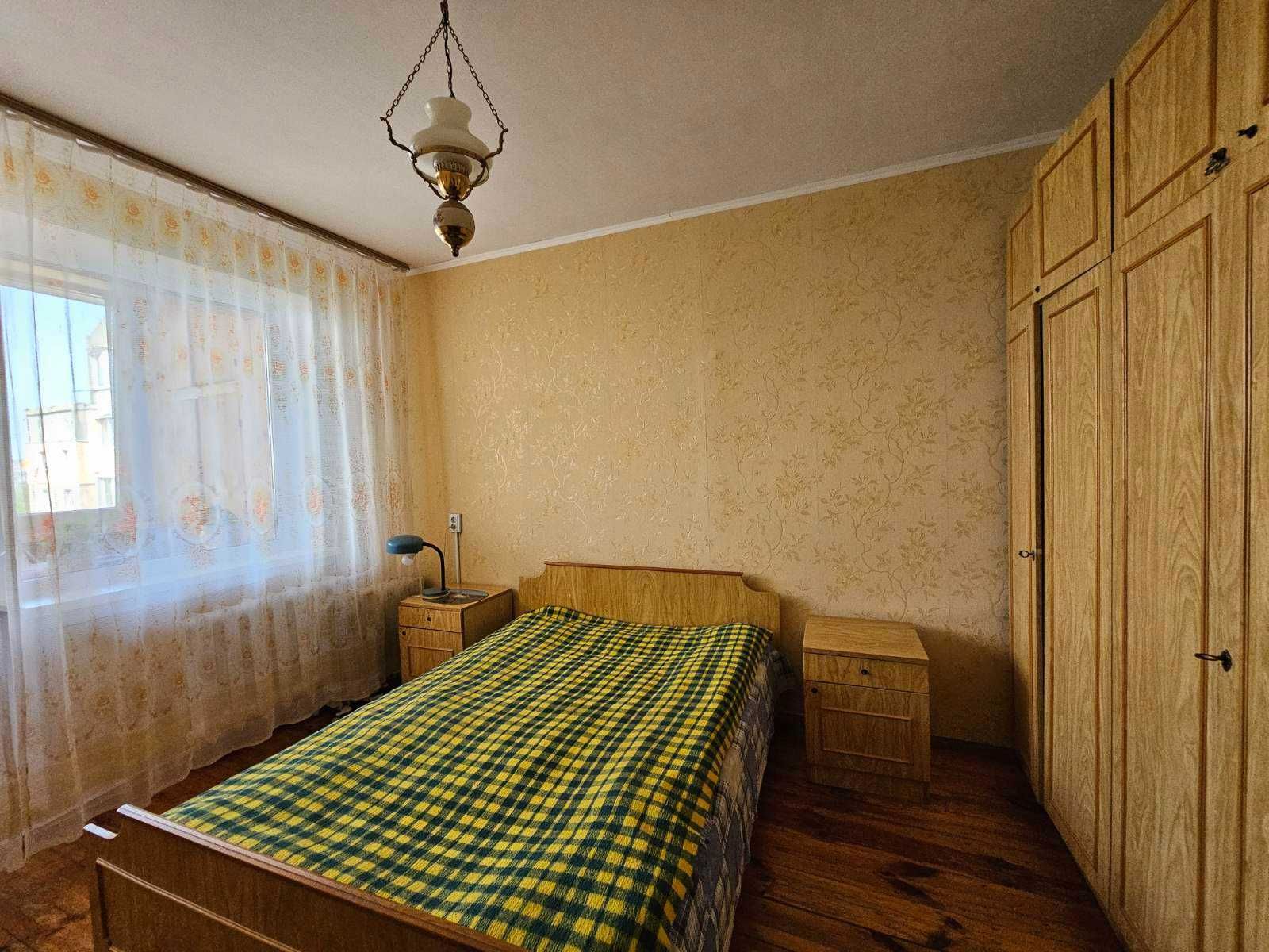 Продається велика 4-кімнатна квартира на Маликова