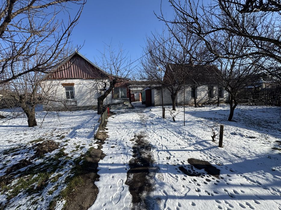 Продається будинок в селі Лозуватка .