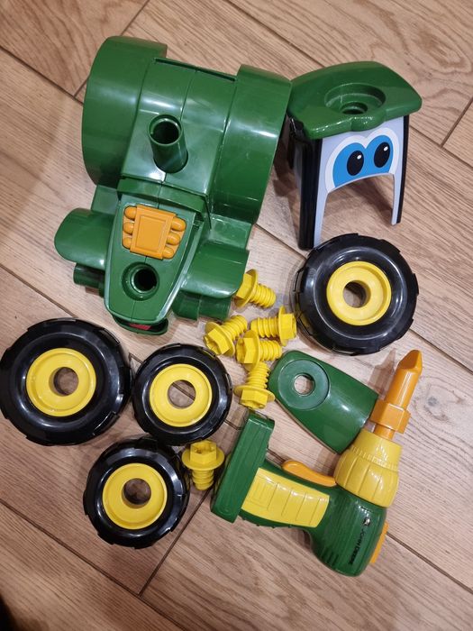 Трактор з шуруповертом John Deere