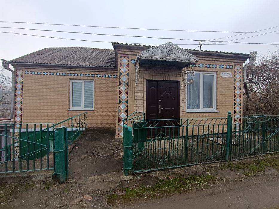 Продається будинок поруч з містом