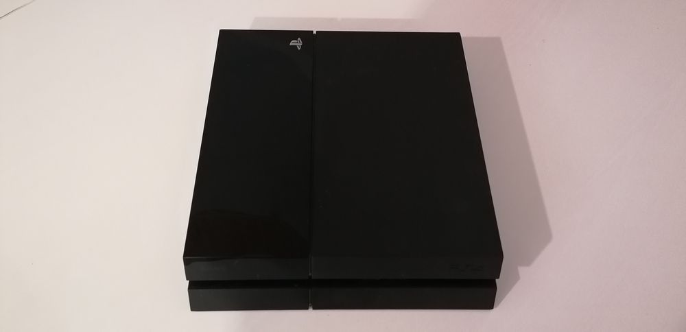 Playstation 4 (PS4)