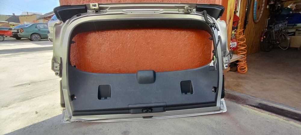 Продам задню ляду Пежо 3008 , 2011р.