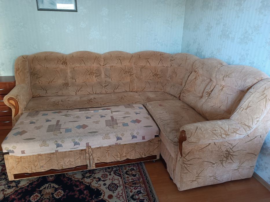Диван кутовий б/в