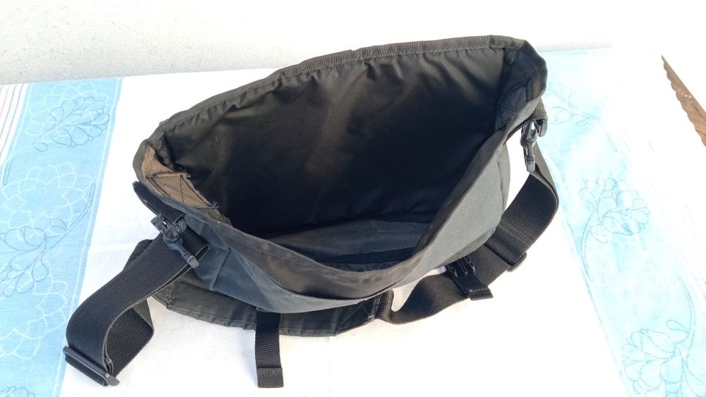 Mala Eastpak tiracolo azul escuro