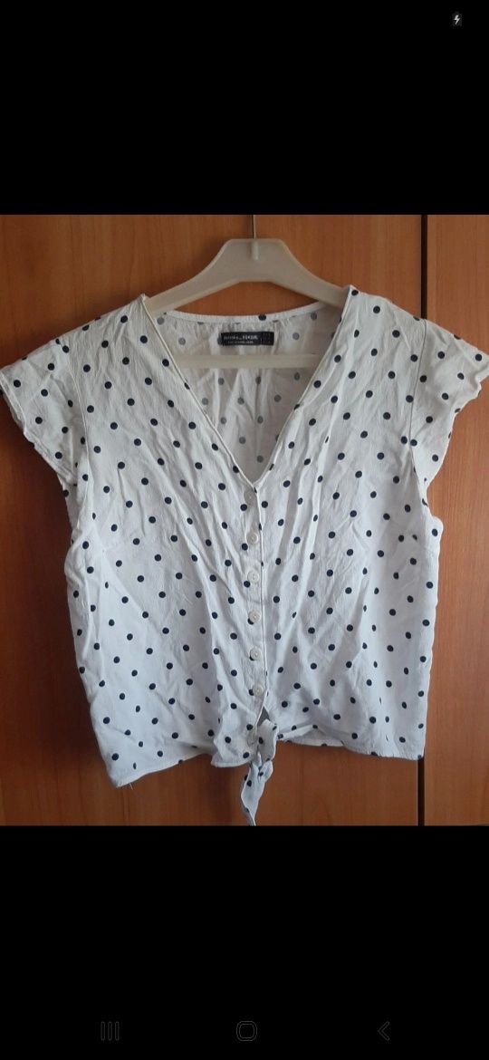 Krótka bluzka w kropki crop top Bershka