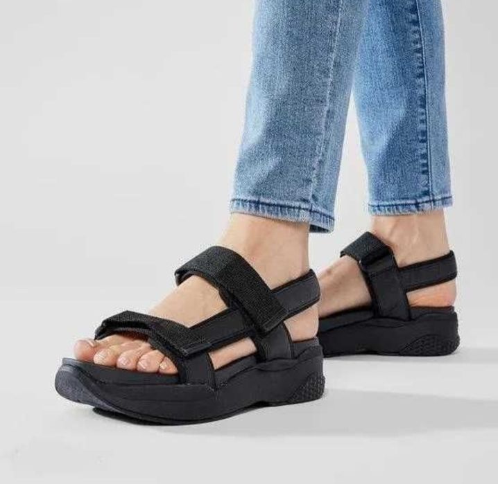 Женские сандалии VAGABOND с ремешками из кожи и текстиля.