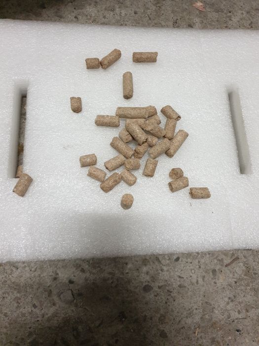 Zanęta wędkarska w postaci peletu z otrębów zbożowych 15kg naturalna