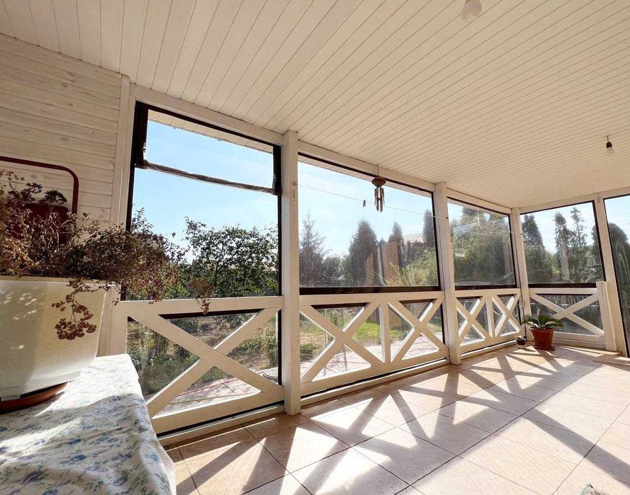 Продаж жилого будинку. Газ,камін,твердопалевний котел,гараж,підвал.