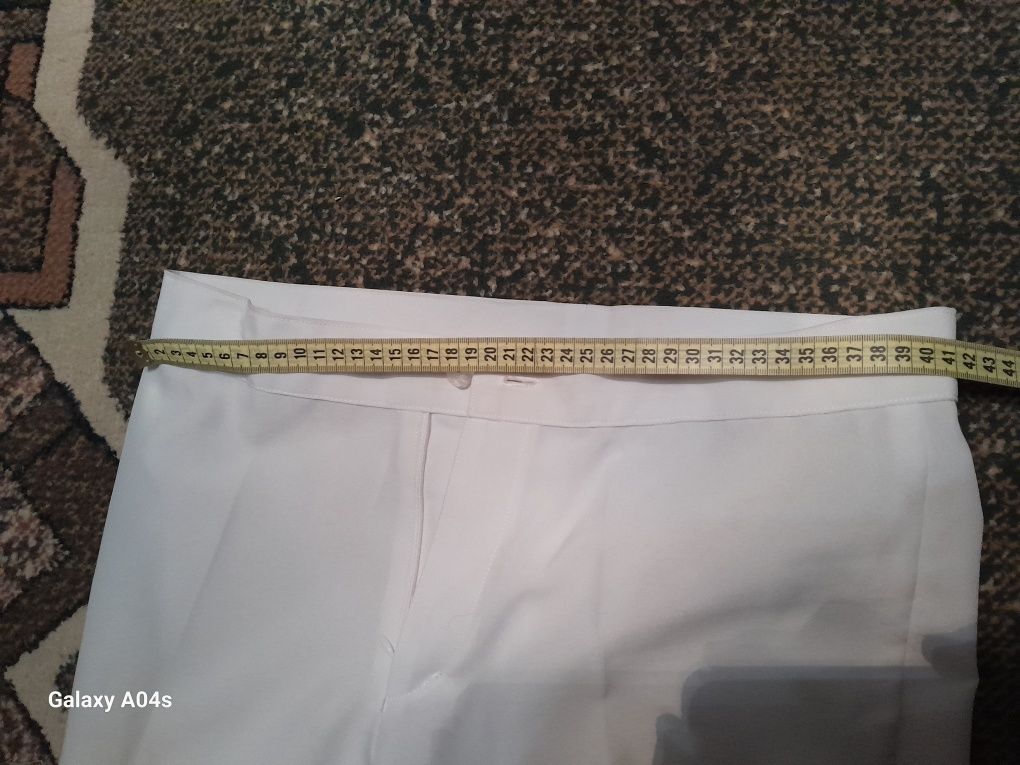 Продам брюки белые классические